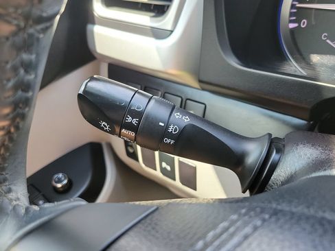 Used 2016 Toyota Highlander Limited w/ Driver Technology Package FWD image 30