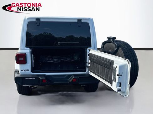 Used 2024 Jeep Wrangler Unlimited Sahara AWD/4WD image 35