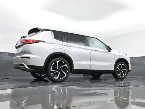 Used 2023 Mitsubishi Outlander SE AWD/4WD image 29