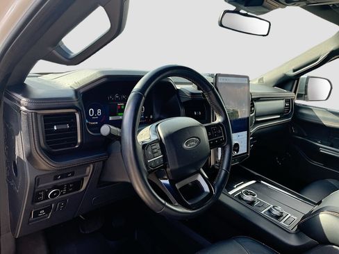 Used 2024 Ford Expedition Platinum AWD/4WD image 9
