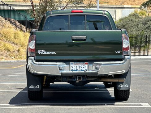 Used 2013 Toyota Tacoma 4x4 Access Cab V6 w/ TRD Off-Road Pkg image 4