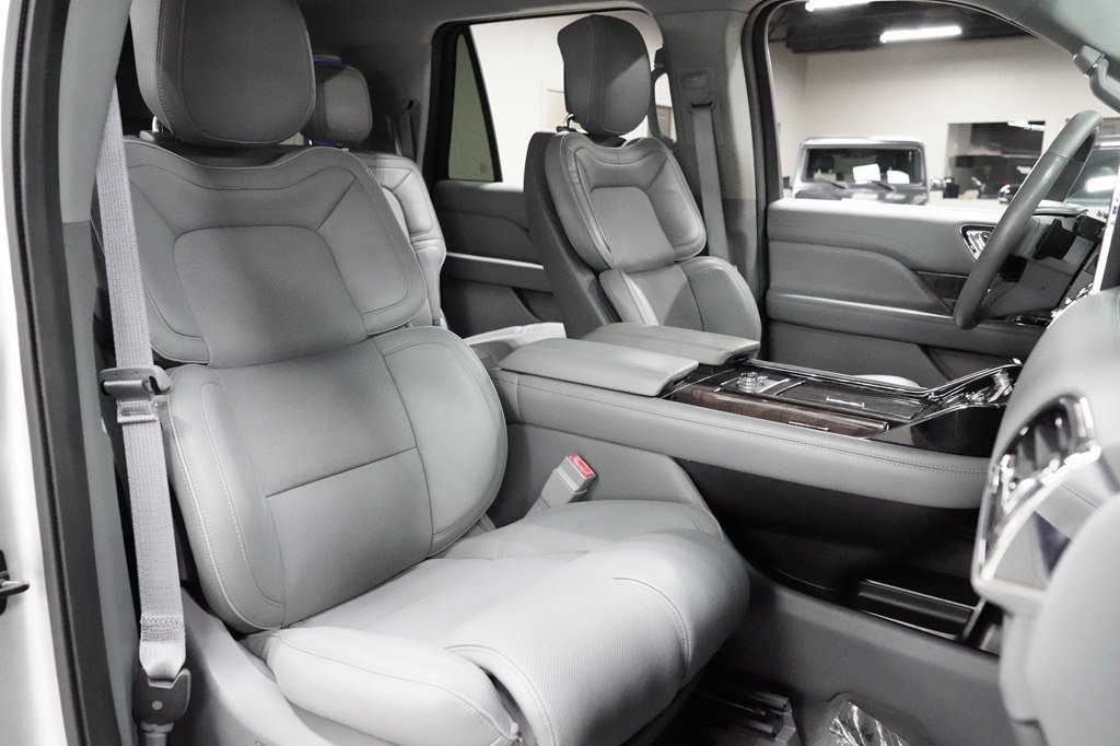 Used 2019 Lincoln Navigator L Select RWD image 33