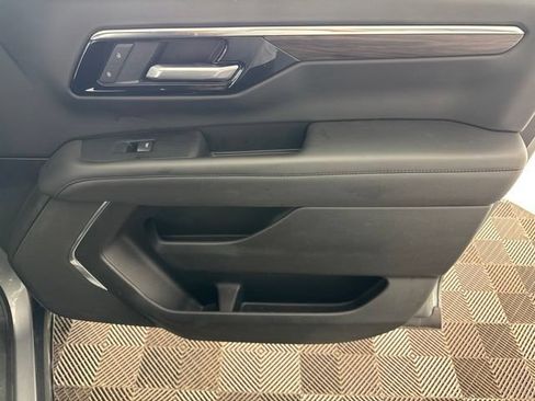 Used 2025 Chevrolet Suburban Z71 AWD/4WD image 21