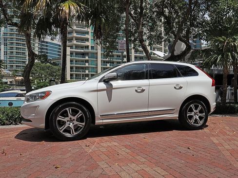 Used 2015 Volvo XC60 T6 w/ Proximity Package AWD/4WD image 25