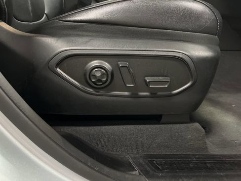 Used 2024 Jeep Grand Cherokee L Limited w/ Luxury Tech Group II image 16