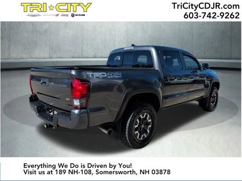 Used 2018 Toyota Tacoma TRD Off-Road w/ Technology Package image 5
