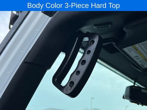 Used 2017 Jeep Wrangler Unlimited Sahara image 9