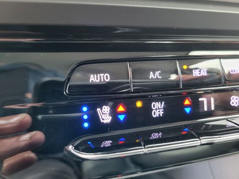 Certified 2023 Chevrolet Bolt EUV Premier image 26