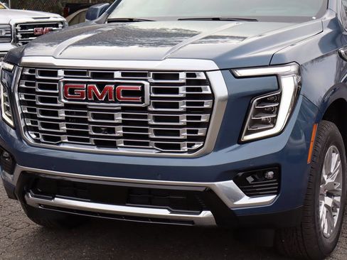 New 2026 GMC Yukon XL Denali w/ LPO, Floor Liner Package AWD/4WD image 4