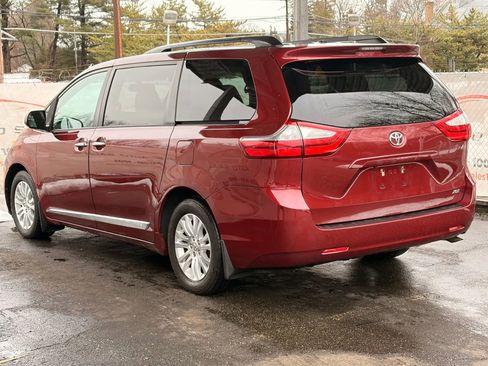 Used 2016 Toyota Sienna XLE image 11