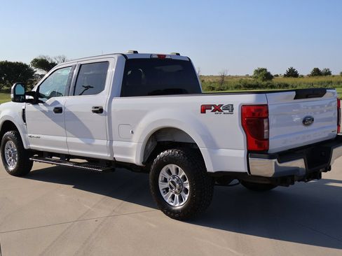 Used 2020 Ford F250 XLT w/ FX4 Off-Road Package AWD/4WD image 12