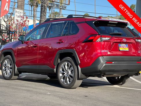 Used 2023 Toyota RAV4 XLE Premium image 6