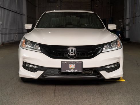 Used 2017 Honda Accord Sport Special Edition image 2