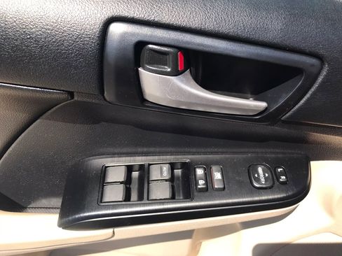 Used 2014 Toyota Camry LE FWD image 12