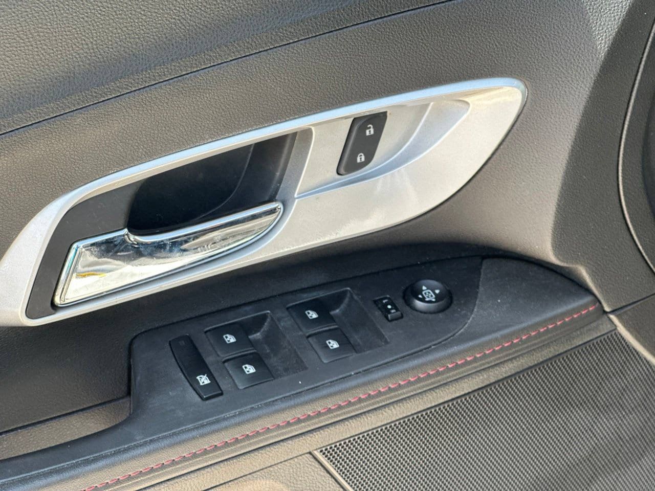 Used 2012 Chevrolet Equinox LTZ FWD image 11