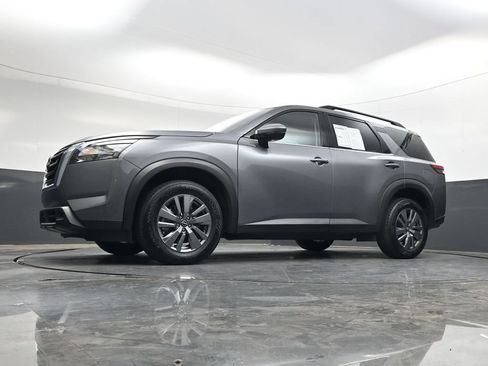 Used 2025 Nissan Pathfinder SV FWD image 46