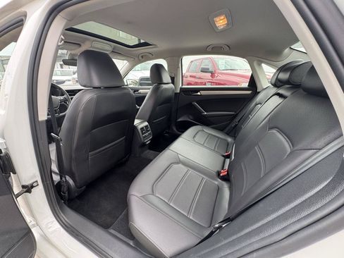 Used 2021 Volkswagen Passat 2.0T SE FWD image 16