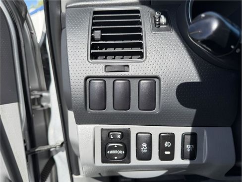 Used 2010 Toyota Tacoma PreRunner image 25
