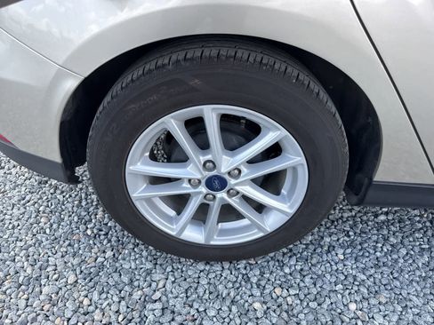 Used 2018 Ford Focus SE FWD image 14