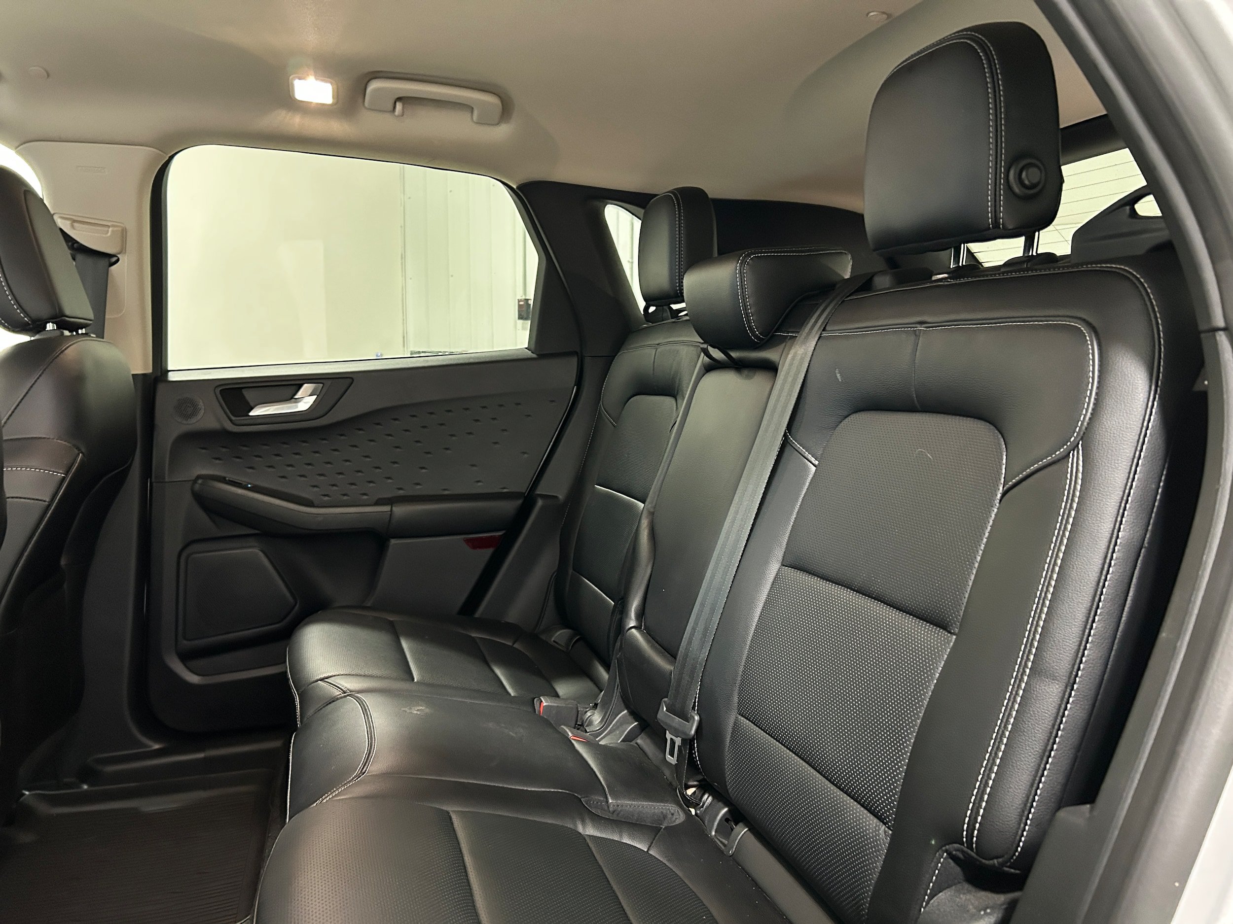 Used 2020 Ford Escape Titanium AWD/4WD image 27