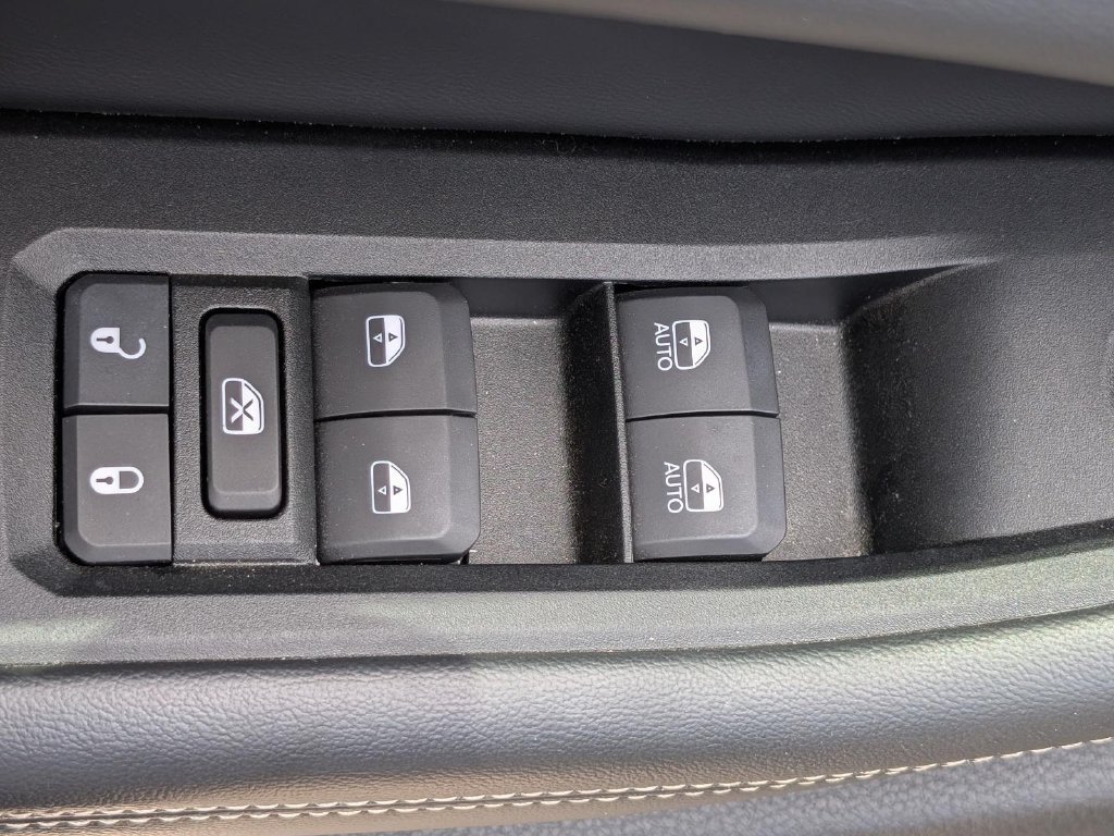 Used 2025 Jeep Grand Cherokee Altitude RWD image 16