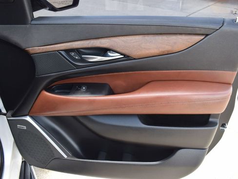 Used 2019 Cadillac Escalade Luxury RWD image 16