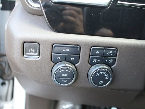 Used 2022 Chevrolet Silverado 1500 LT w/ Safety Package AWD/4WD image 26