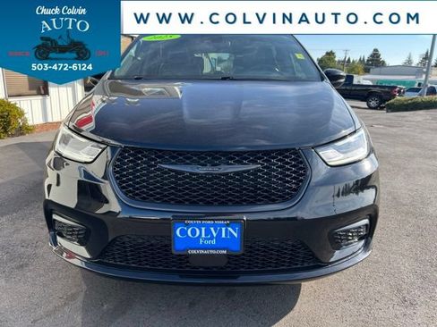 Used 2025 Chrysler Pacifica Limited FWD image 3