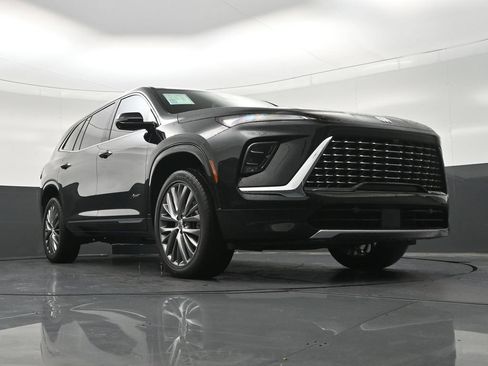 Used 2025 Buick Enclave Avenir w/ Trailering Package, 5000 lbs. FWD image 31