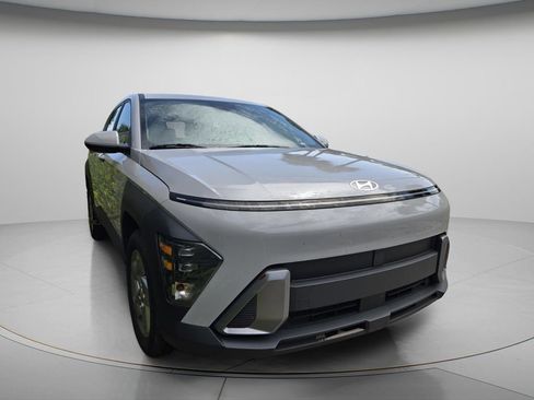 Certified 2025 Hyundai Kona SE FWD image 4