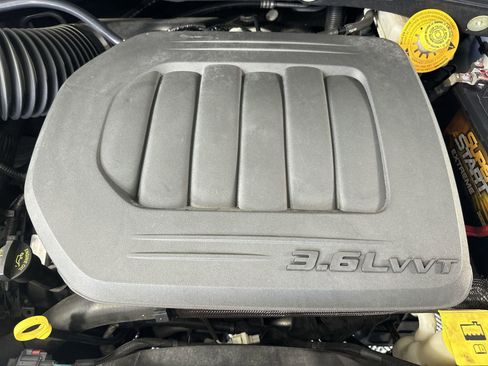 Used 2019 Dodge Grand Caravan SXT w/ Rear Park Assist Package FWD image 28