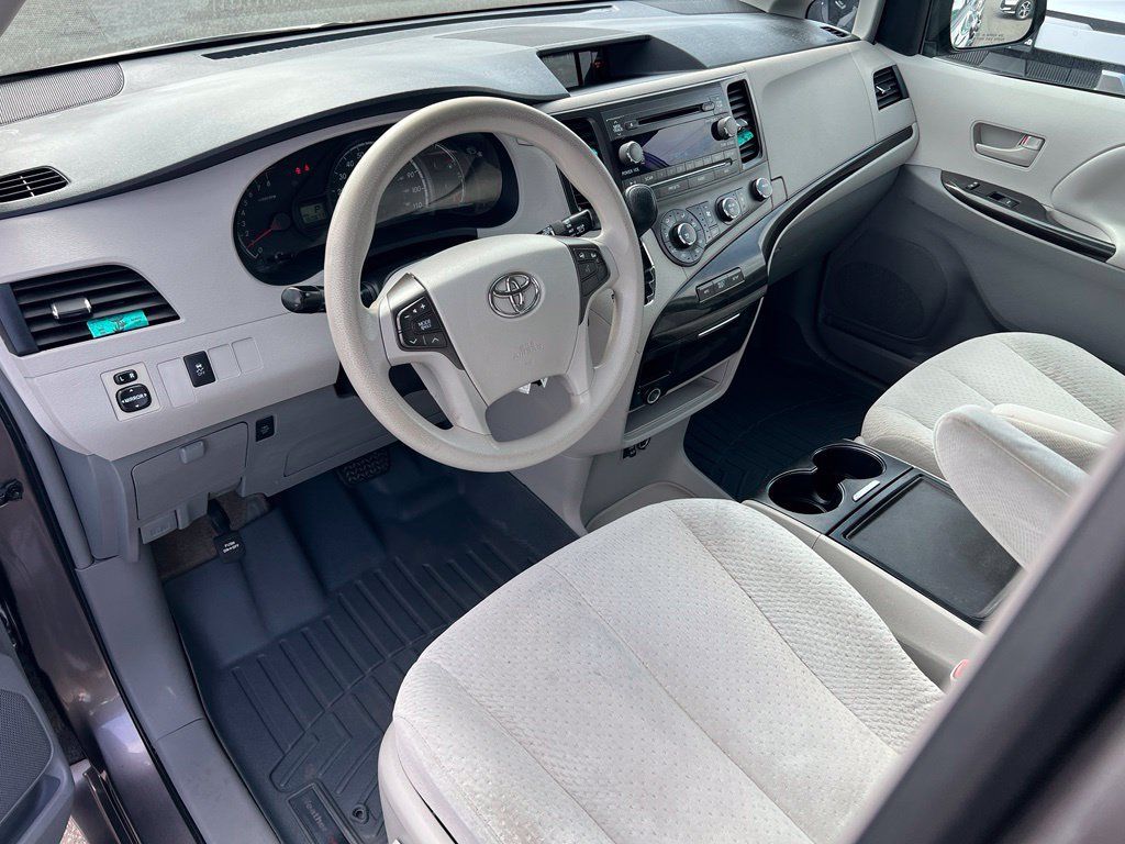 Used 2012 Toyota Sienna LE FWD image 14