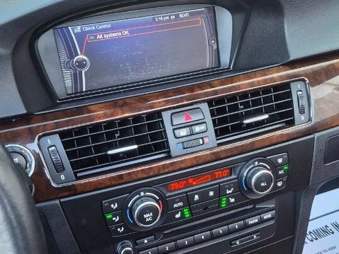 Used 2013 BMW 328i Convertible image 50