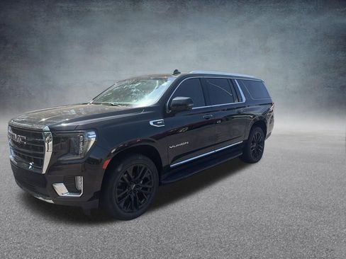 Used 2022 GMC Yukon XL SLT w/ SLT Luxury Package AWD/4WD image 2