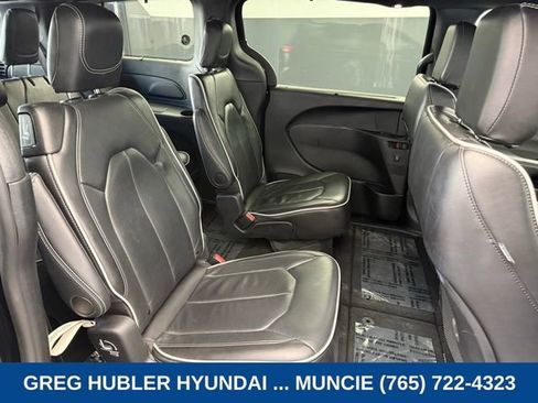 Used 2025 Chrysler Pacifica Limited FWD image 57