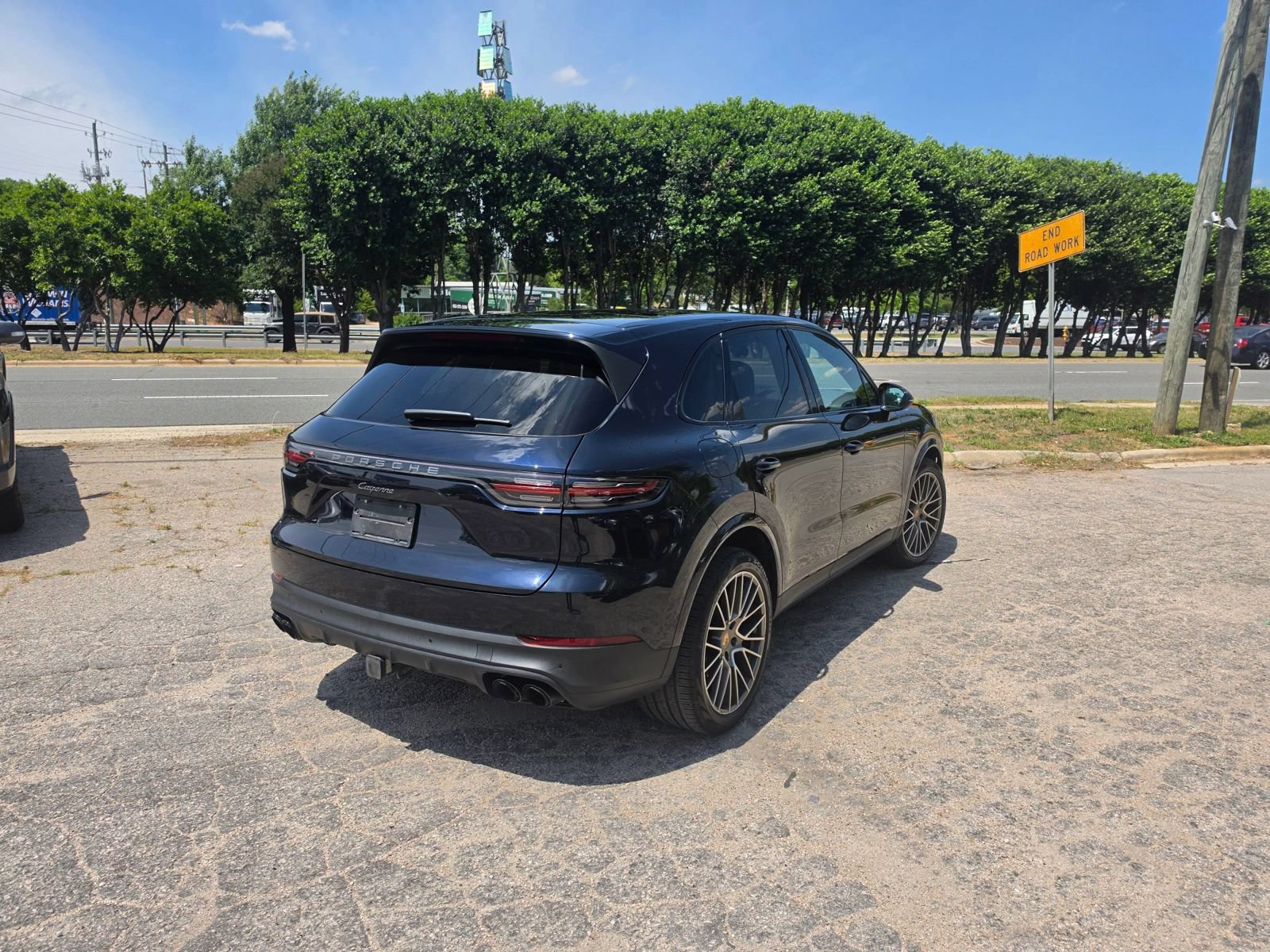 Used 2023 Porsche Cayenne AWD/4WD image 7