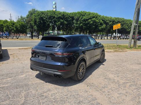 Used 2023 Porsche Cayenne AWD/4WD image 7