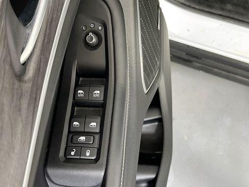 Used 2023 Jeep Grand Cherokee Limited w/ Black Appearance Package AWD/4WD image 18