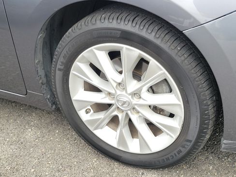 Used 2014 Lexus ES 300h w/ Luxury Package w/Bamboo Trim FWD image 4