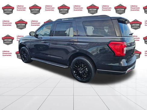 Used 2022 Ford Expedition XLT image 3