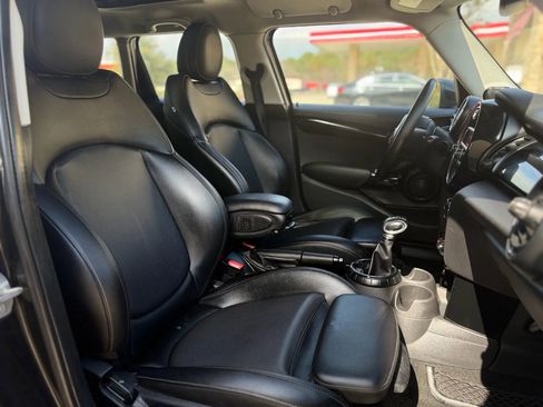 Used 2016 MINI Cooper 4-Door Hardtop image 31