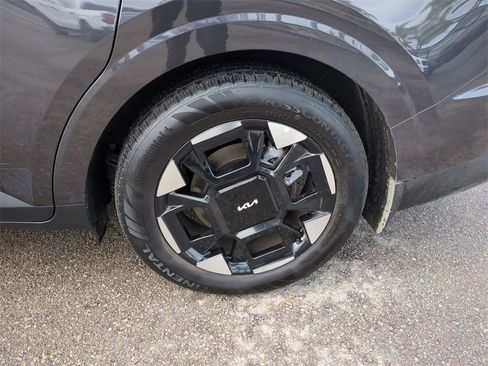 Certified 2026 Kia Carnival EX image 32