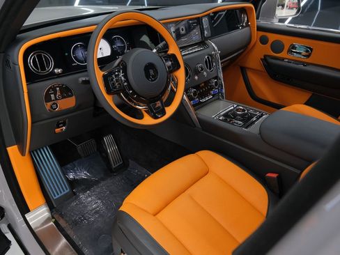 Used 2026 Rolls-Royce Cullinan AWD/4WD image 33