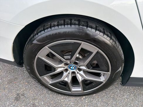 Used 2025 BMW i5 xDrive40 w/ Premium Package image 34