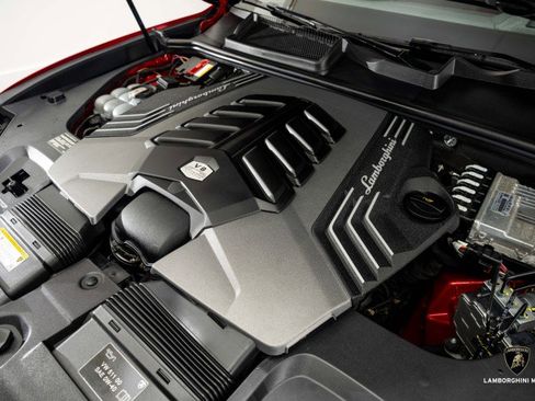 Used 2023 Lamborghini Urus S image 7