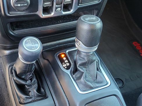 Used 2022 Jeep Wrangler Unlimited Sport w/ Sun And Sound Package AWD/4WD image 34