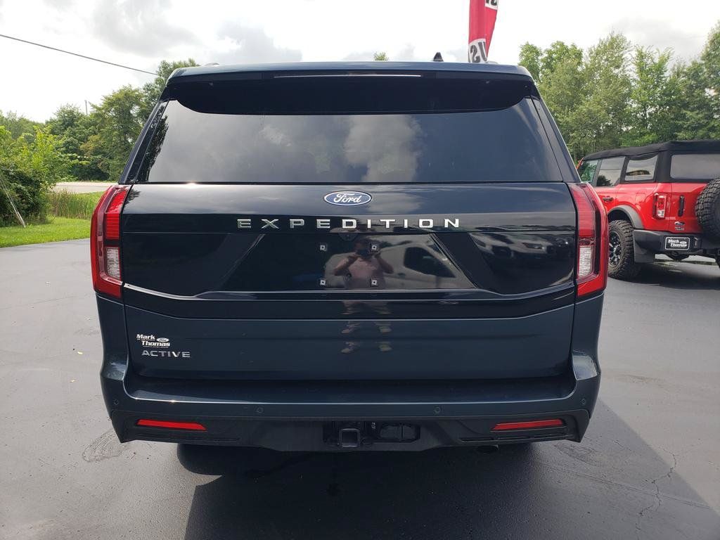 Used 2025 Ford Expedition Active AWD/4WD image 6