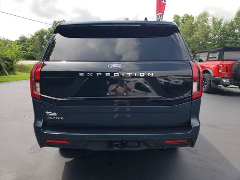 Used 2025 Ford Expedition Active AWD/4WD image 6