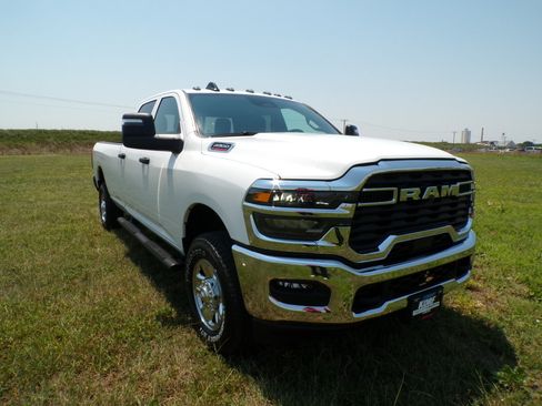 New 2026 RAM 2500 Tradesman AWD/4WD image 2