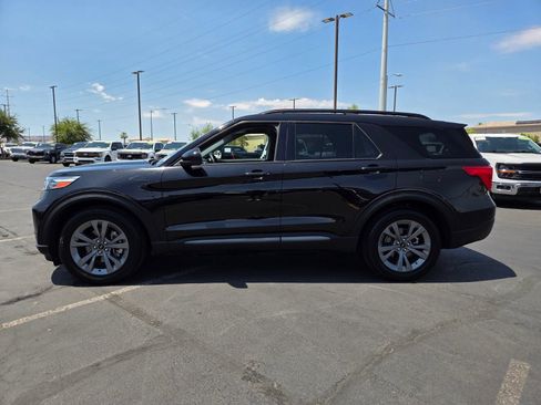 Certified 2022 Ford Explorer XLT w/ Equipment Group 202A RWD image 3